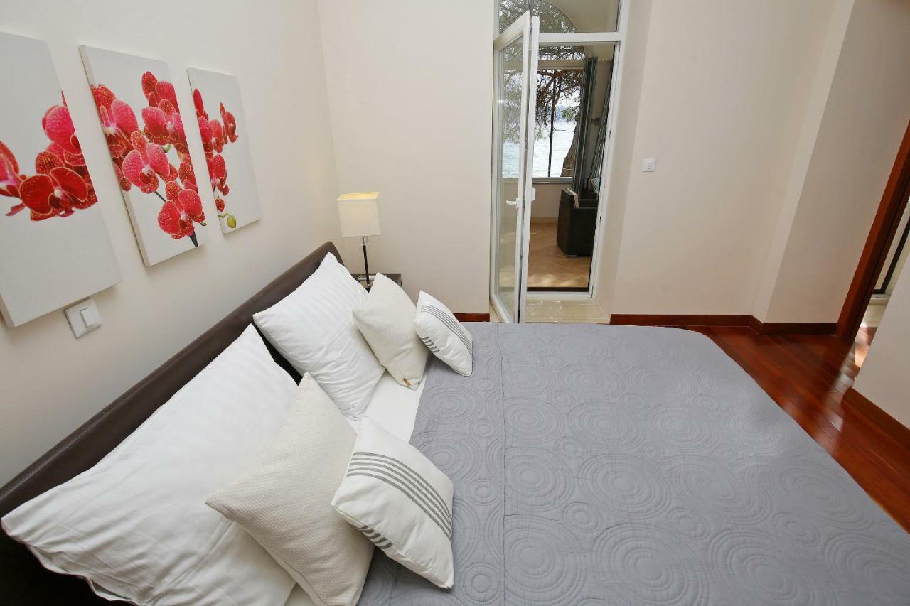 Seafront Beach Apartment - Directly At The Beach Zadar Bagian luar foto